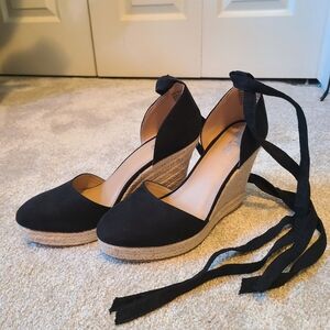 Brash Elegant Black Wedge Sandals